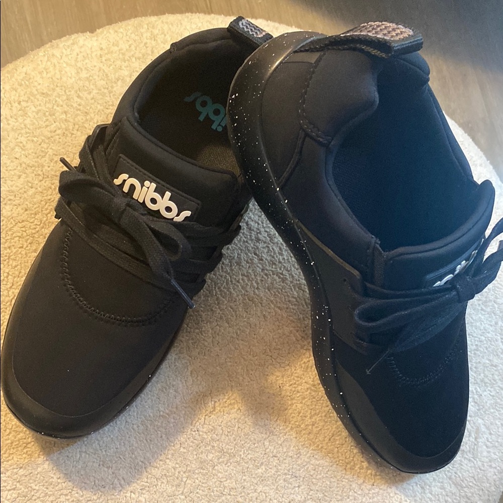 EUC Black Space Cloud Slip Resistant Lace UP Sneakers by Snibbs